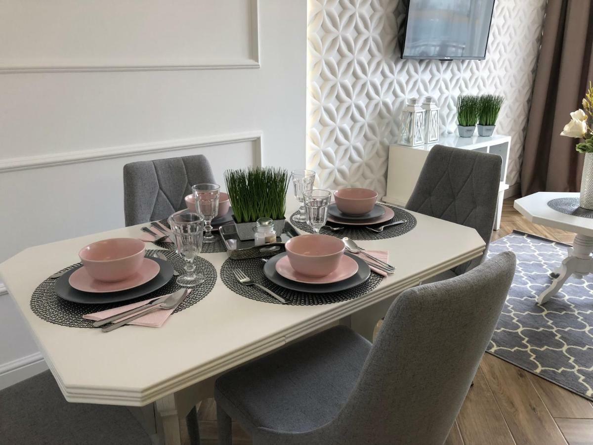 Family & Business Elegant Apartments Ul Warszawska - 2 Bedroom, Balcony, Parking 키엘체 외부 사진