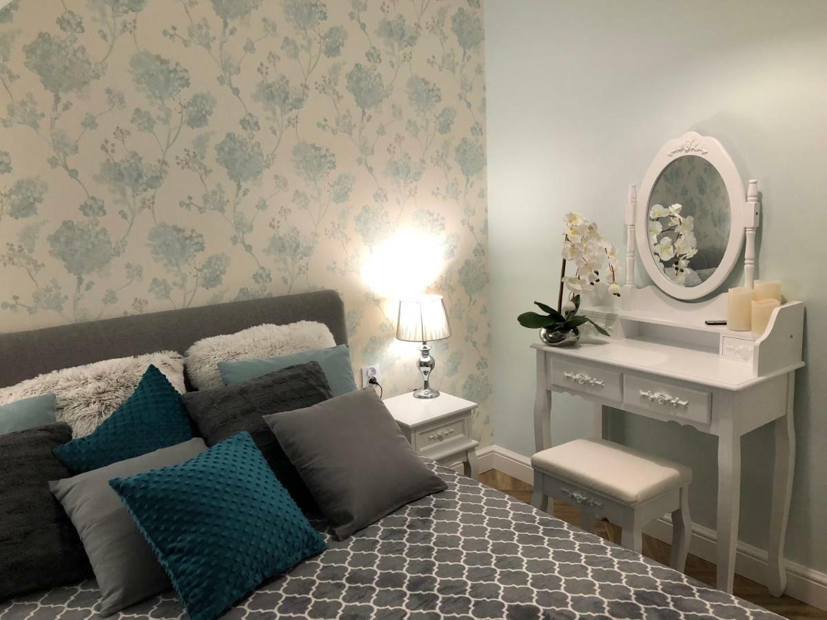 Family & Business Elegant Apartments Ul Warszawska - 2 Bedroom, Balcony, Parking 키엘체 외부 사진