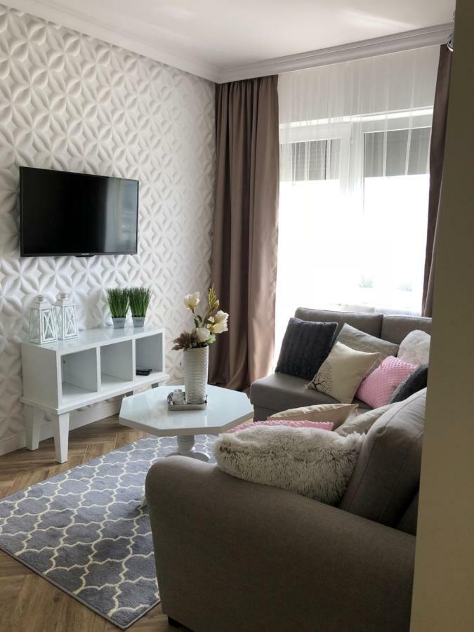 Family & Business Elegant Apartments Ul Warszawska - 2 Bedroom, Balcony, Parking 키엘체 외부 사진