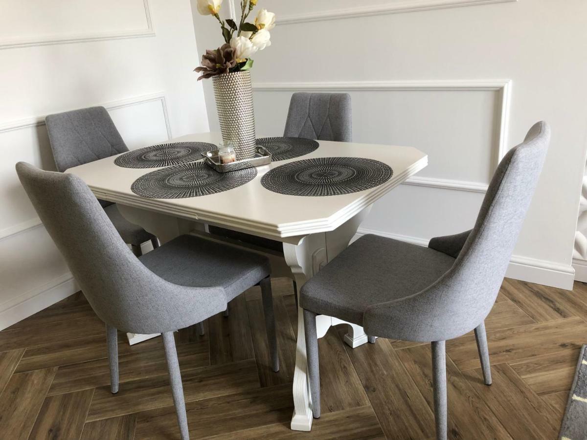 Family & Business Elegant Apartments Ul Warszawska - 2 Bedroom, Balcony, Parking 키엘체 외부 사진