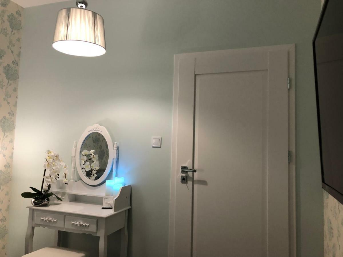 Family & Business Elegant Apartments Ul Warszawska - 2 Bedroom, Balcony, Parking 키엘체 외부 사진
