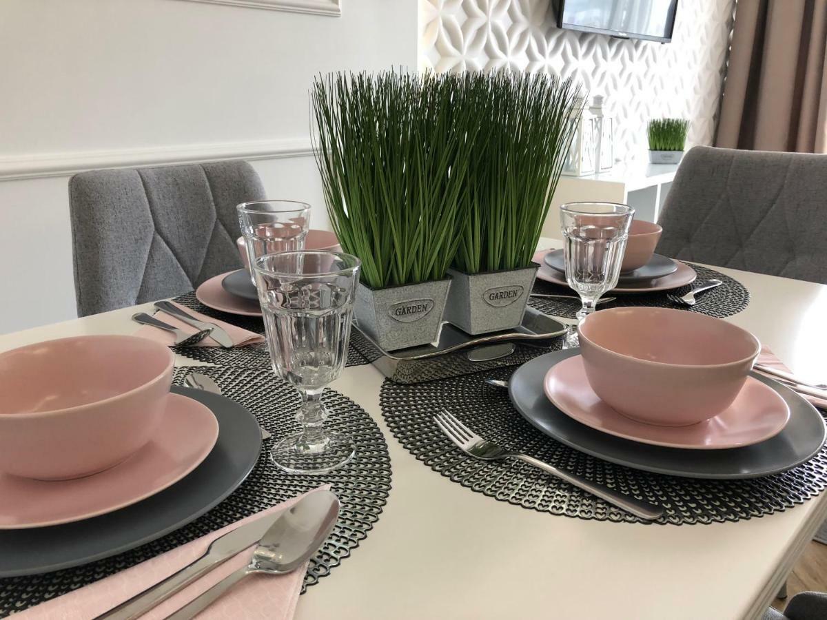 Family & Business Elegant Apartments Ul Warszawska - 2 Bedroom, Balcony, Parking 키엘체 외부 사진