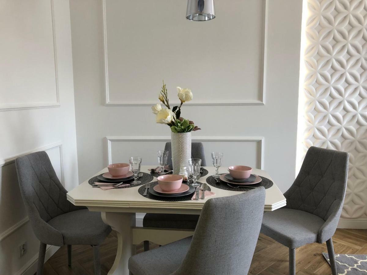 Family & Business Elegant Apartments Ul Warszawska - 2 Bedroom, Balcony, Parking 키엘체 외부 사진