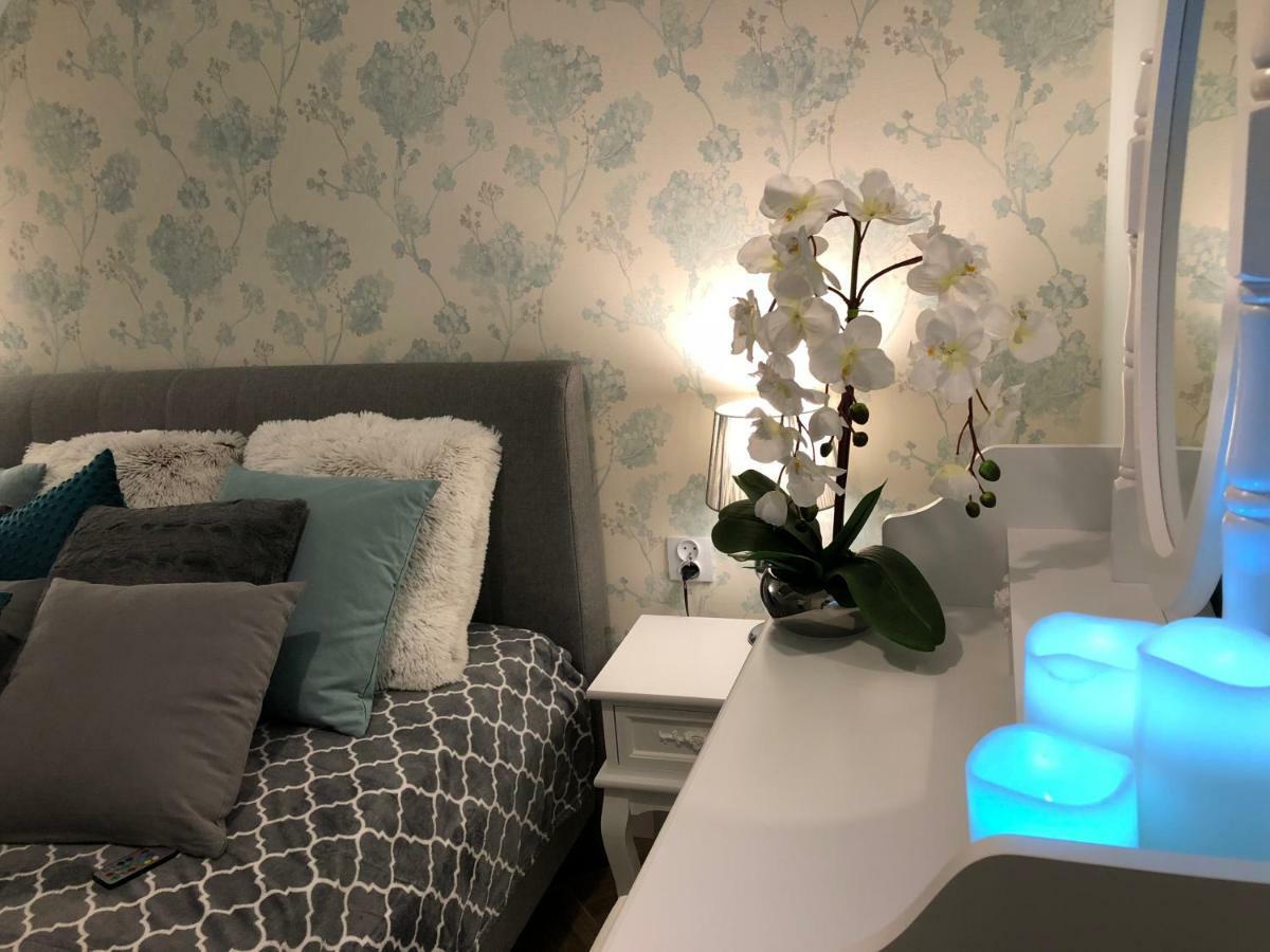 Family & Business Elegant Apartments Ul Warszawska - 2 Bedroom, Balcony, Parking 키엘체 외부 사진
