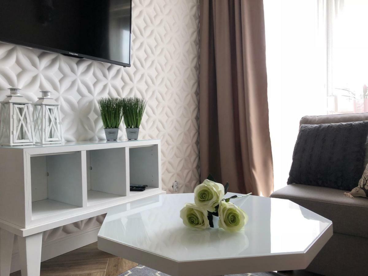 Family & Business Elegant Apartments Ul Warszawska - 2 Bedroom, Balcony, Parking 키엘체 외부 사진