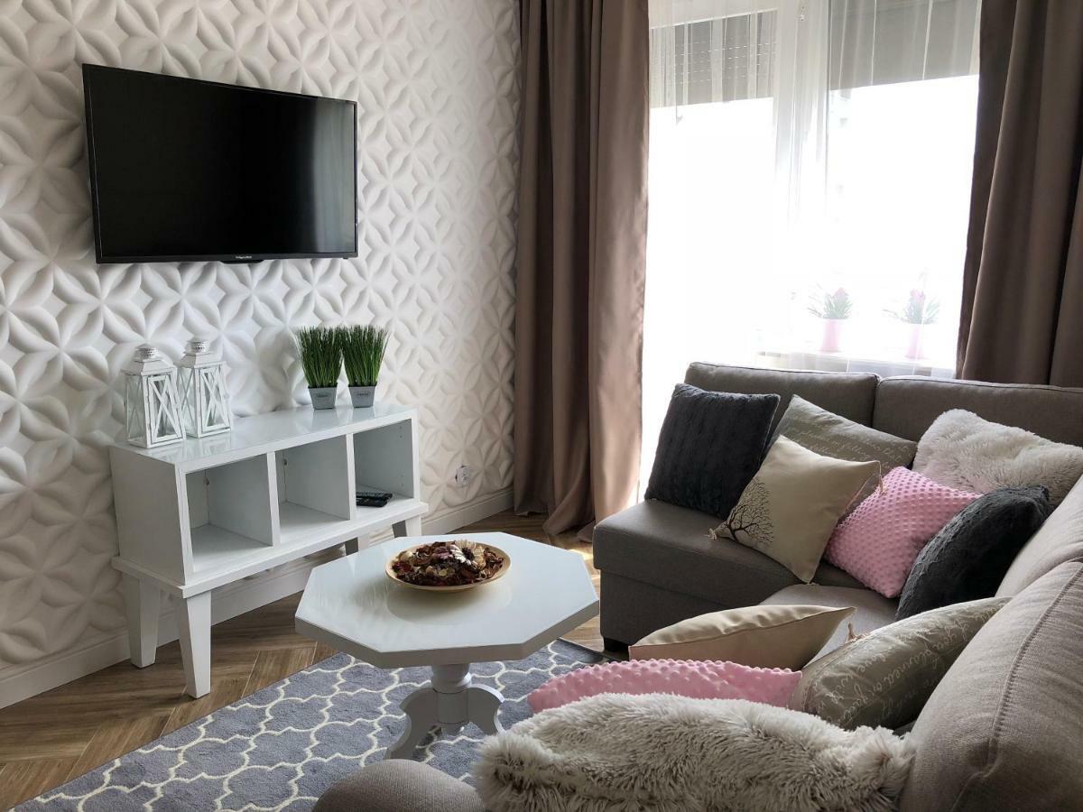 Family & Business Elegant Apartments Ul Warszawska - 2 Bedroom, Balcony, Parking 키엘체 외부 사진
